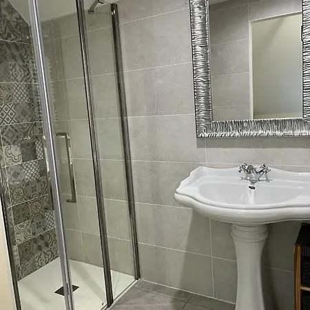 Gites Du Neflier Et Equestre Bed & Breakfast