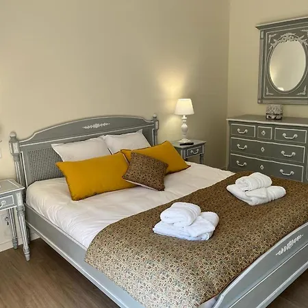 Gites Du Neflier Et Equestre Bed & Breakfast Guemardieres