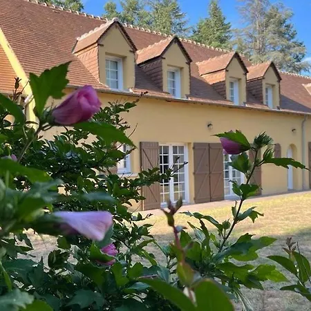 Gites Du Neflier Et Equestre Bed & Breakfast