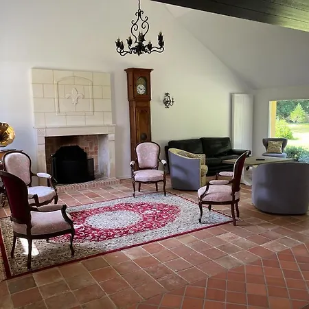 Gites Du Neflier Et Equestre Bed & Breakfast